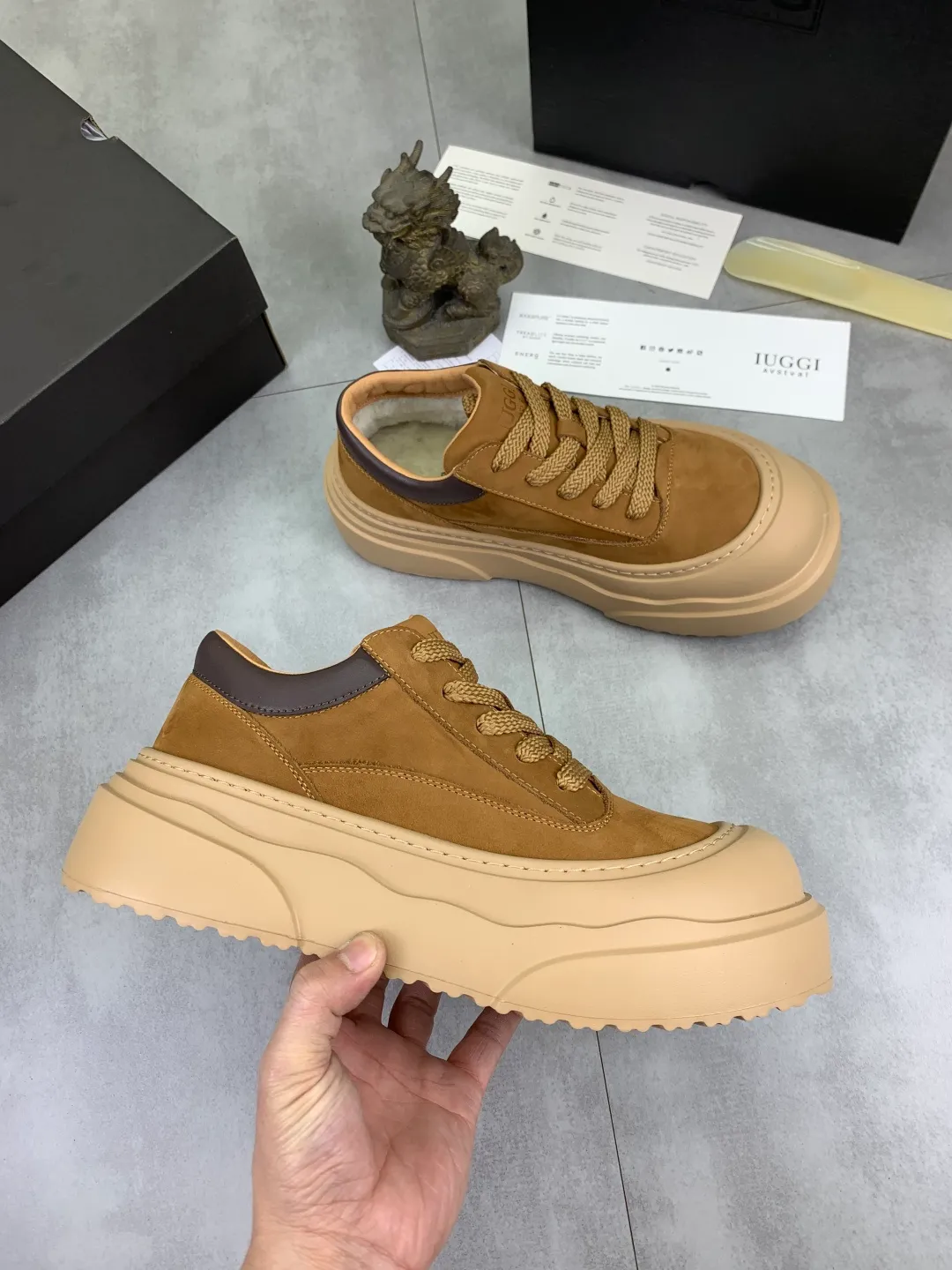 Men's shoes 💰P640 New arrival 🆕🆕🆕 IUGGI men's shoes New winter thick-soled height-increasing sneakers Men's retro genuine leather casual shoes Full cowhide Wool lining Velvet warm Martin boots Thick-soled heightening lace-up casual and comfortable short boots Accent style ~ low-cut shoes Men's toe-layer cowhide high-end Martin boots Thick-soled heightening large-toe sneakers Size number: 39-44 Two colors